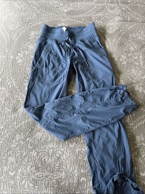 Lululemon Studio Mid Rise Full Length Dance Pants size 2